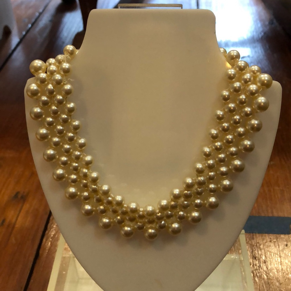 Faux pearl choker necklace